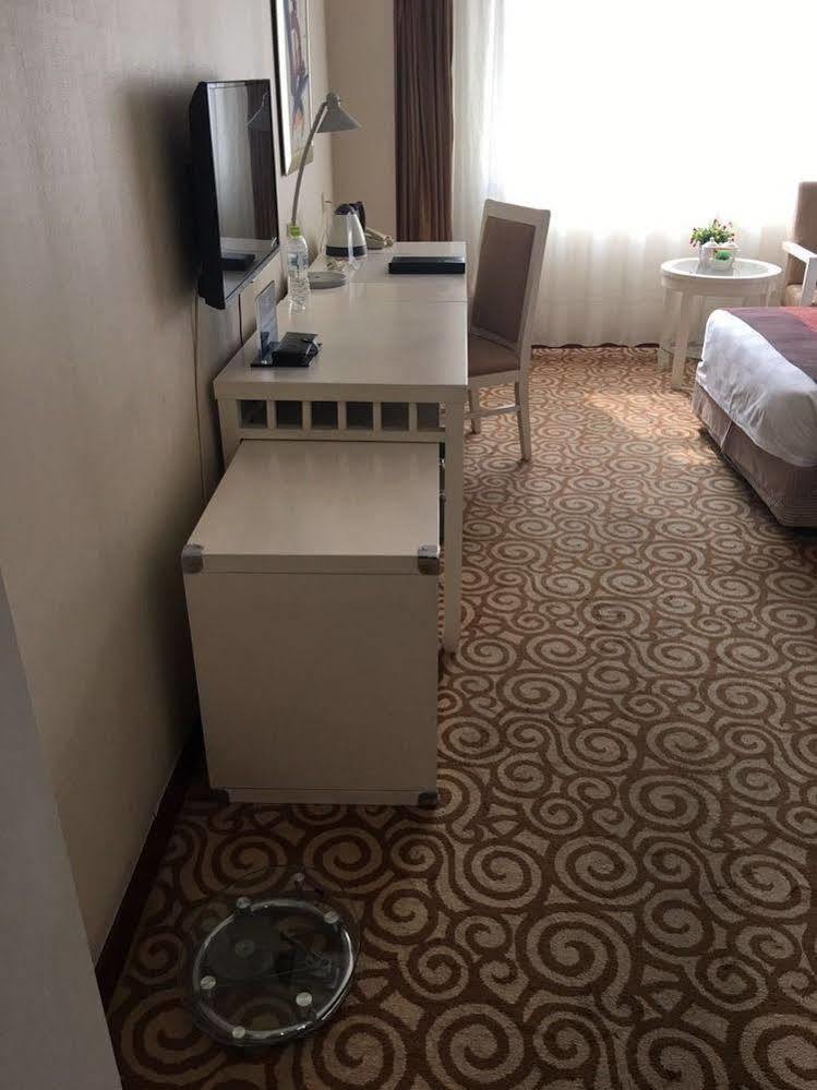 Beijing Spring Hotel Екстер'єр фото